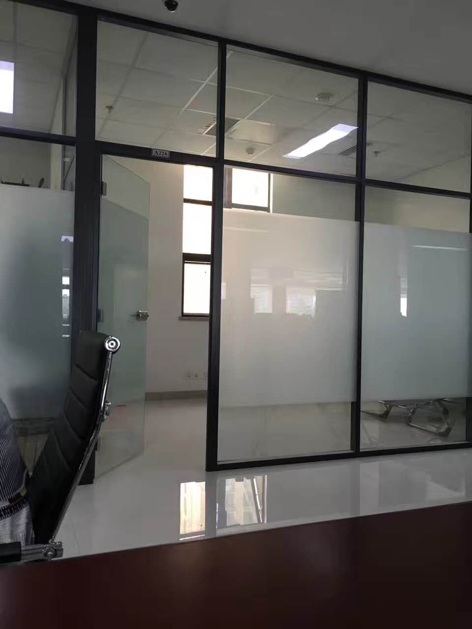Application of the skin sand frosting powder on indoor partitions